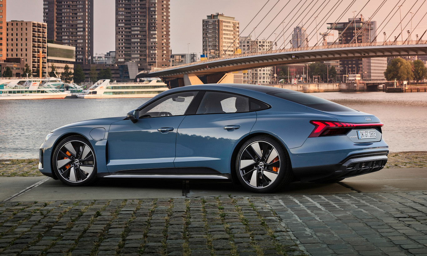 Imagem de um carro do modelo e-tron da Audi